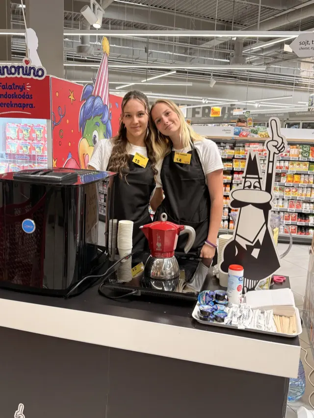 A Brand Hírnök hostess csapata a Bialetti kóstoltató standnál